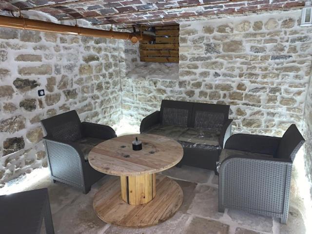 Maison Face A La Cathedrale Bourges Luaran gambar